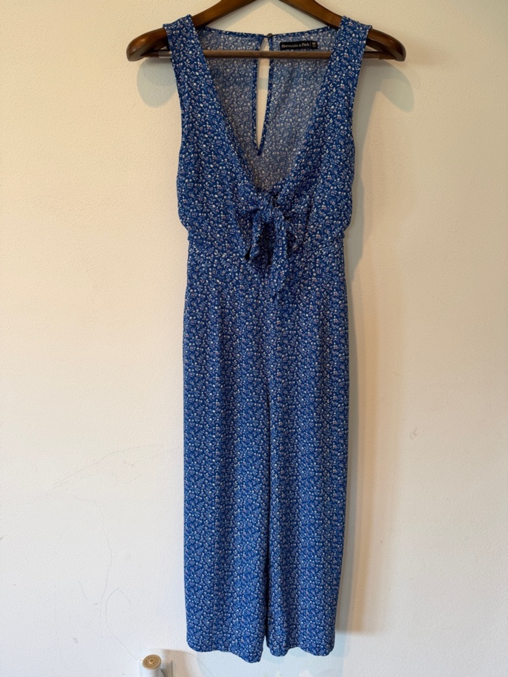 Abercrombie and Fitch Blue Micro Floral Jumpsuit Vneck Tie Front Keyhole Back - Picture 2 of 10